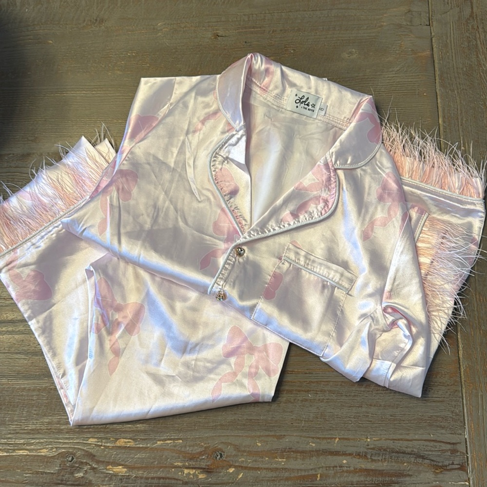 NWOT Lola + the Boys pink bow feathers trim silky set